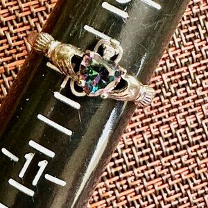 Fragrant Jewels Silver Ring with Iridescent Heart Stone